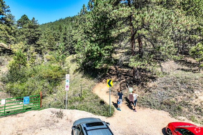 Have a gorgeous hike on the Lion's Lair Trail in the afternoon.