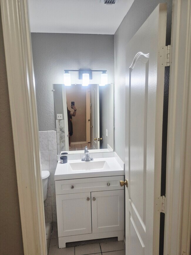 3114 Potomac Loop unit 3, Laredo, TX 78046 - photo 2