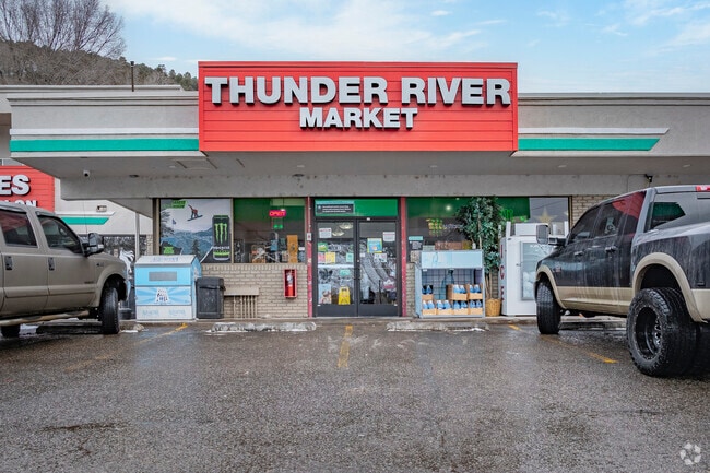 Thunder River Market is a local gem, offering a delightful selection of sandwiches made with fresh, quality ingredients. Whether you're craving a classic deli sandwich or a unique specialty creation, there's something for everyone.