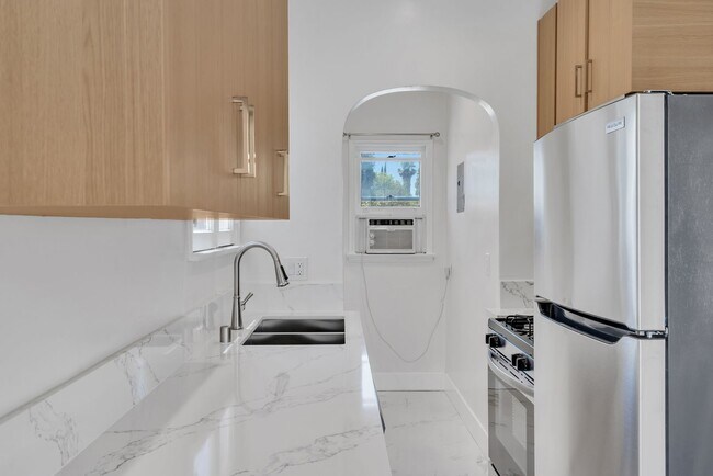 123 Hamilton Luxury Investments LLC, Beverly Hills, CA 90211 - photo 6