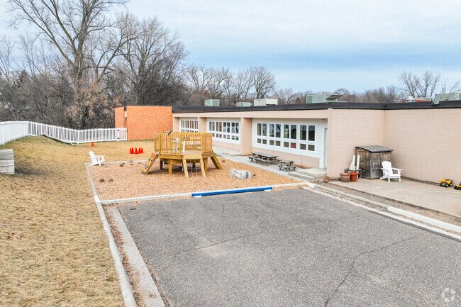 The student population of Hand in Hand Christian Montessori is 78.