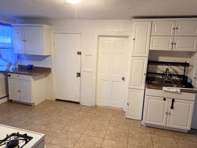 103 Smalley St unit 3rd Floor, New Britain, CT 06051 - photo 6