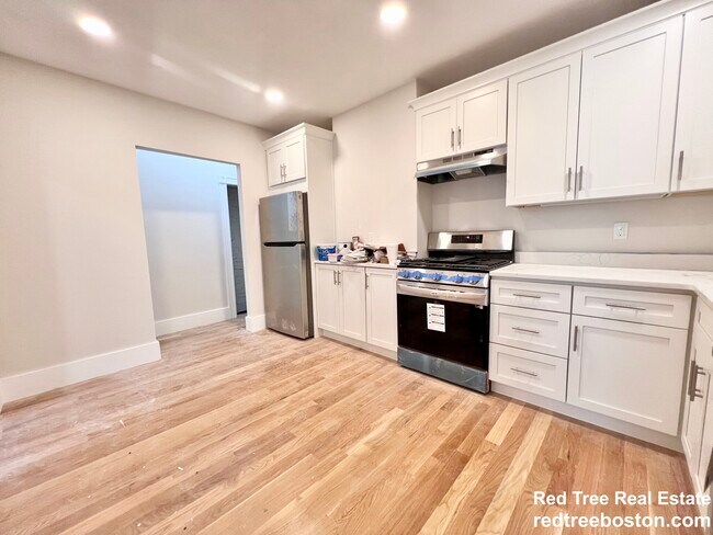 564 E 5th St unit 1, Boston, MA 02127 - photo 3