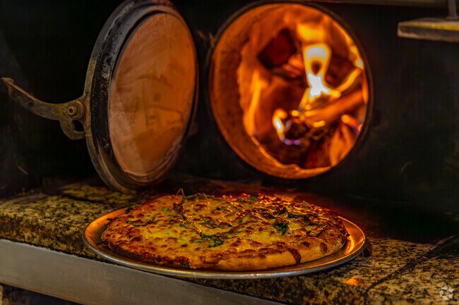 Ianni's dishes up fresh wood fired pizzas in Delmont.