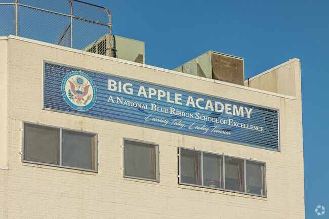 Big Apple Academie's student-teacher ratio is 8:1.