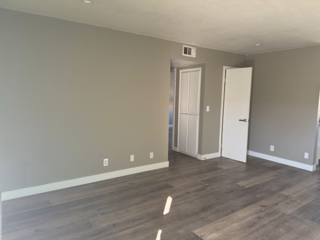 11040 Hesby St unit 102, North Hollywood, CA 91601 - photo 3