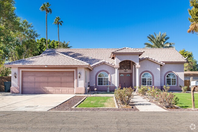 Spanish style houses with stucco exteriors are typical for Country Estates, AZ.