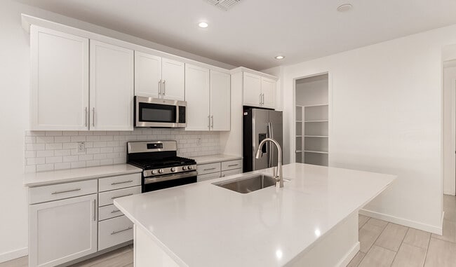 15808 W Vogel Ave, Goodyear, AZ 85338 - photo 2