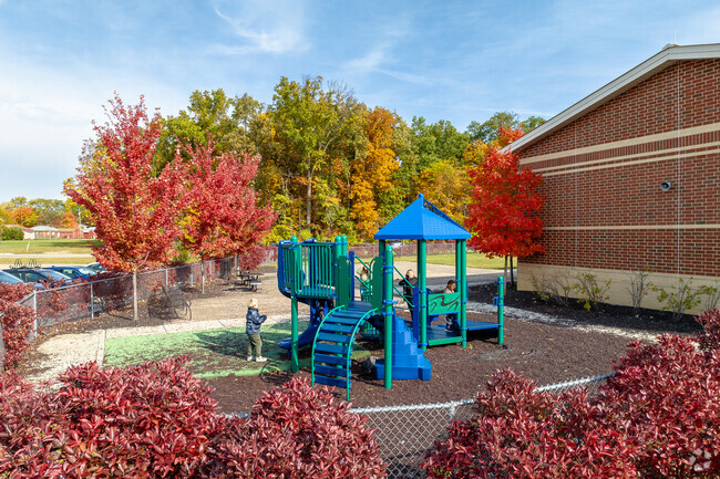 Prairie Lincoln Elementary School in Lincoln Village features a playground for children.