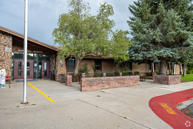 Eva Marshall Elementary School makes it easy to pick up or drop off your child.