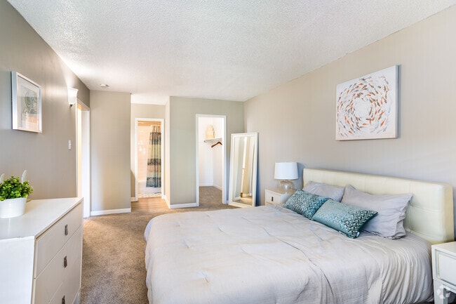 2BR, 2BA - 1,120SF - Primary Bedroom