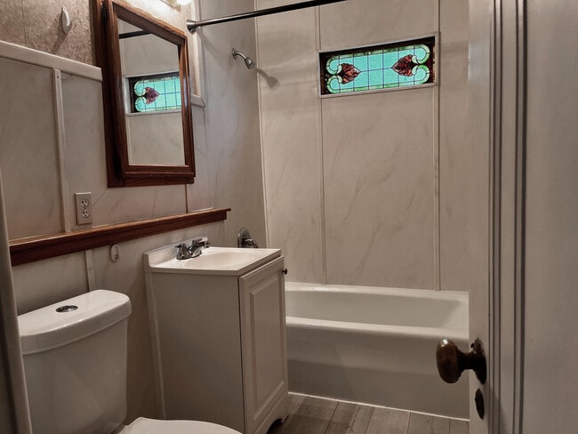 5035 Walnut St unit 5035 Walnut, Kansas City, MO 64112 - photo 4