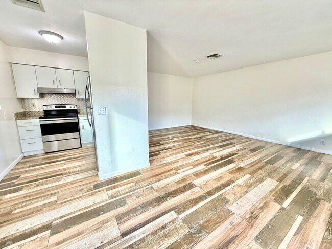 1821 N 17th Ct, Hollywood, FL 33020 - photo 4