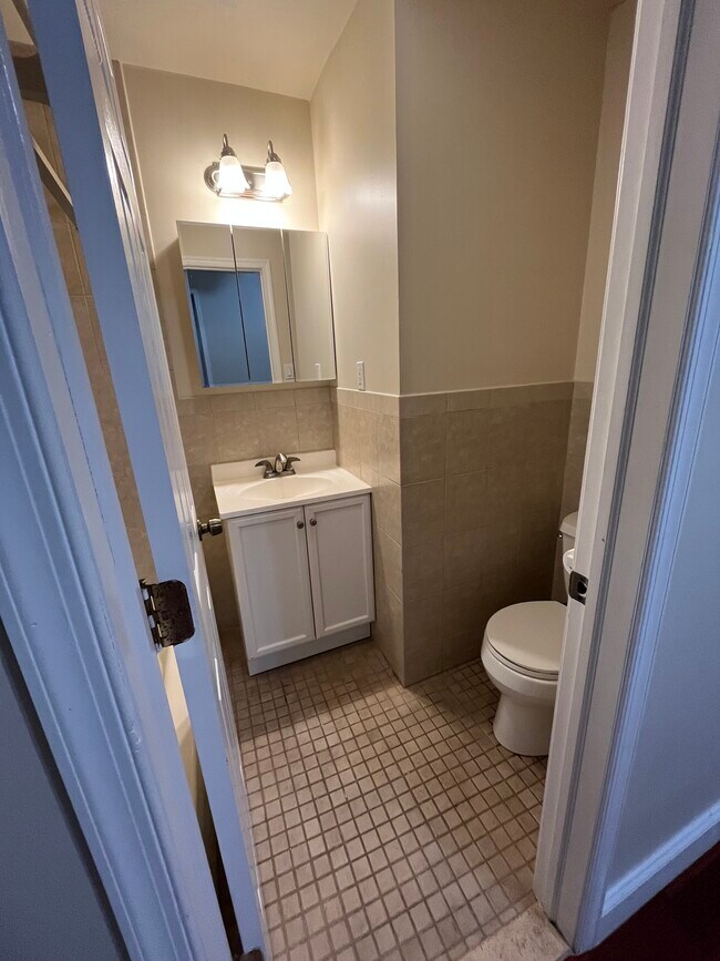 2135 S 5th St unit 2nd Fl, Philadelphia, PA 19148 - photo 5