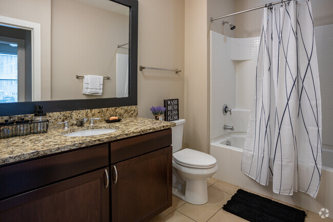 2 BR, 2 BA - 978SF