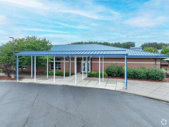 View of the main entrance to Woodland Heights Elementary School in Lake Norman NC.
