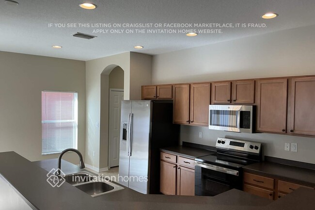 11208 Shelter Cove Loop, New Port Richey, FL 34654 - photo 6