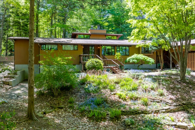 Kings Mill-Morgan Creek is a sought-after area with many mid-century modern-style homes.