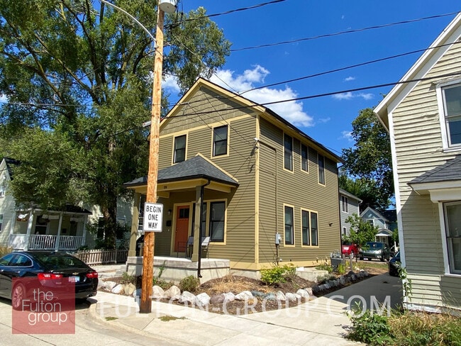 336 Donald Plaza SE, Grand Rapids, MI 49506 - photo 2