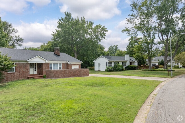 Lots in Arcadian Acres are larger than lots in most surrounding neighborhoods.