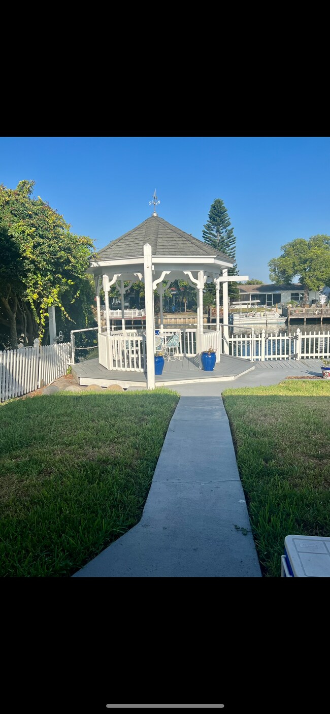 2337 Hama Dr, Holiday, FL 34691