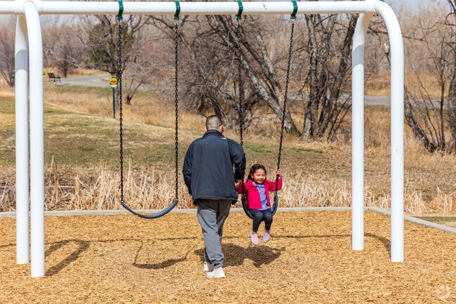 The East Lake Shores Park has a few picnic areas and playgrounds along the 1.5-mile loop.