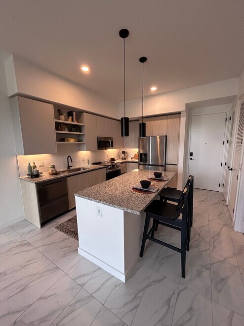 2362 NE 172nd St unit B22, North Miami Beach, FL 33160 - photo 1