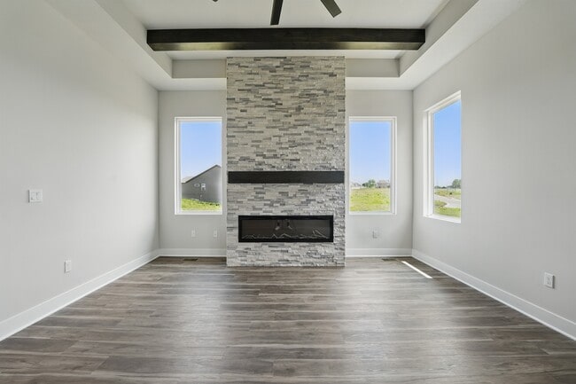 1804 Halls Creek Dr unit 36842031, Raymore, MO 64083 - photo 2