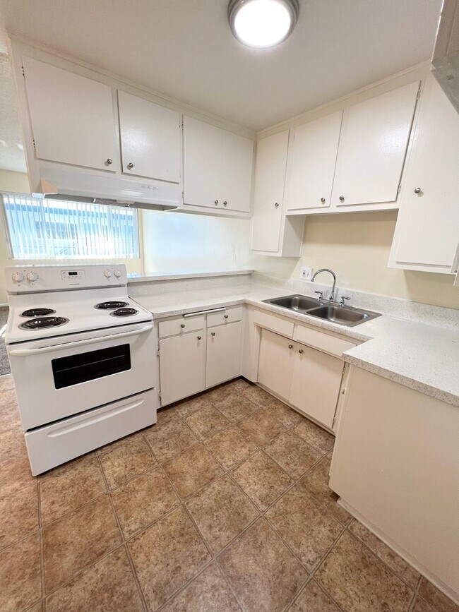 CHADRON, Gardena, CA 90249 - photo 6