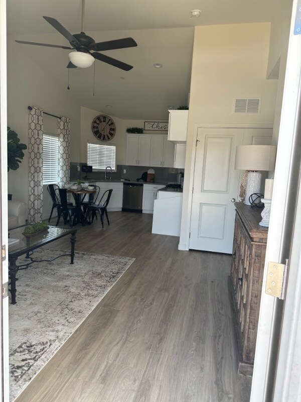 8502 Frankie Lou St Unit A, Bakersfield, CA 93308