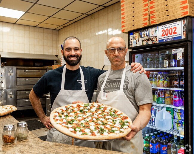 Pelham Pizza is a busy family-run pizzeria dishing out classic Italian dishes.