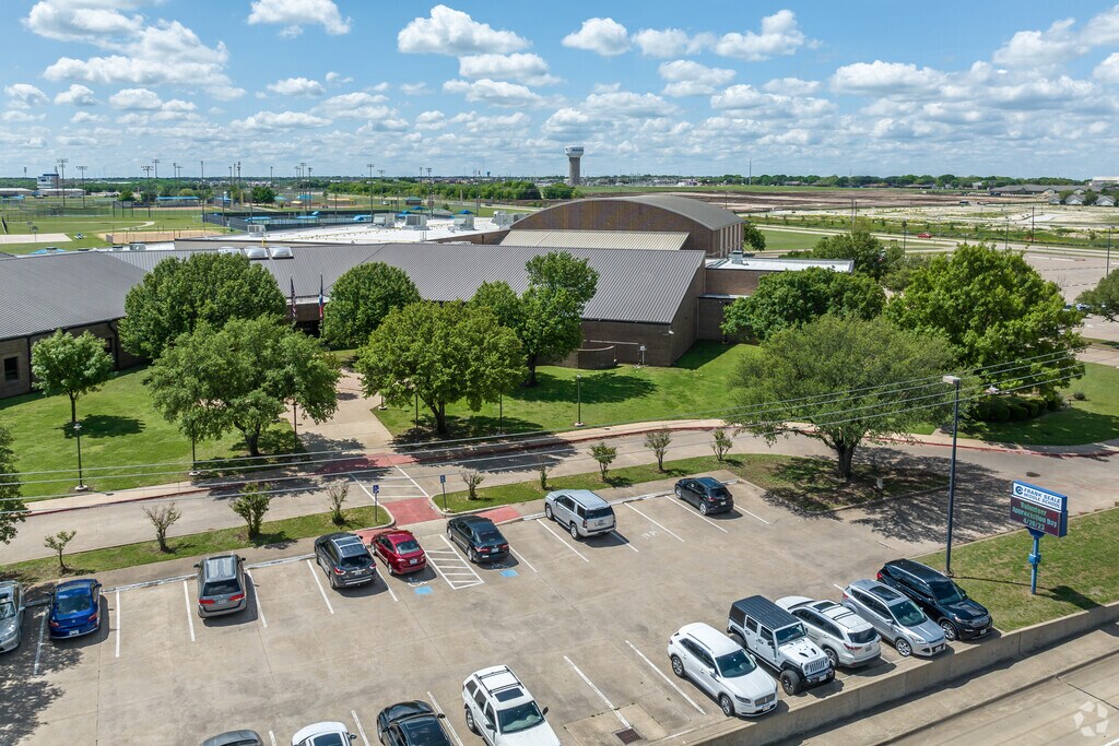 Frank Seale Middle School is located in Midlothian, Texas, offering students a public education.