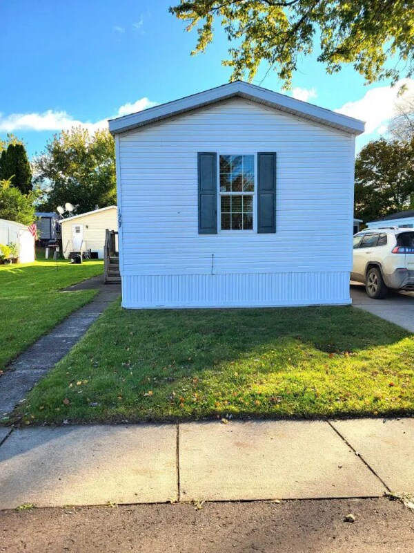 1907 Borman Ct, Milford, MI 48381