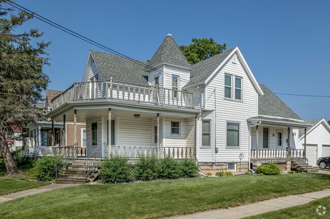 West Appleton also offers some larger, historic and traditional style homes.