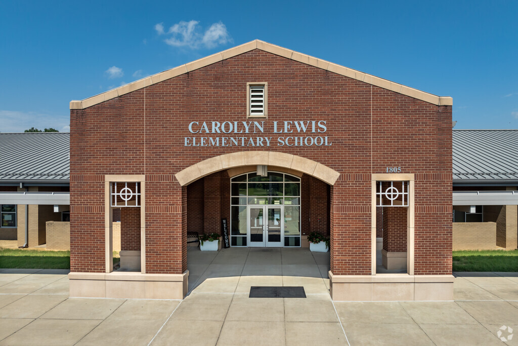 Carolyn Lewis Elementary servers students in Conway.