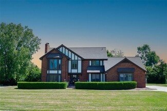 6651 Arlington Dr, West Bloomfield Township, MI 48322