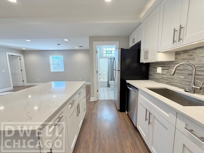4101 N Lincoln Ave unit 2R, Chicago, IL 60618 - photo 7