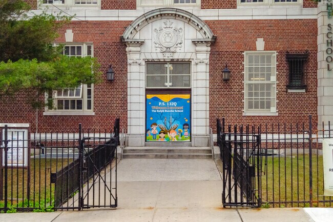 PS132 has a student-teacher ratio of 13 to 1.