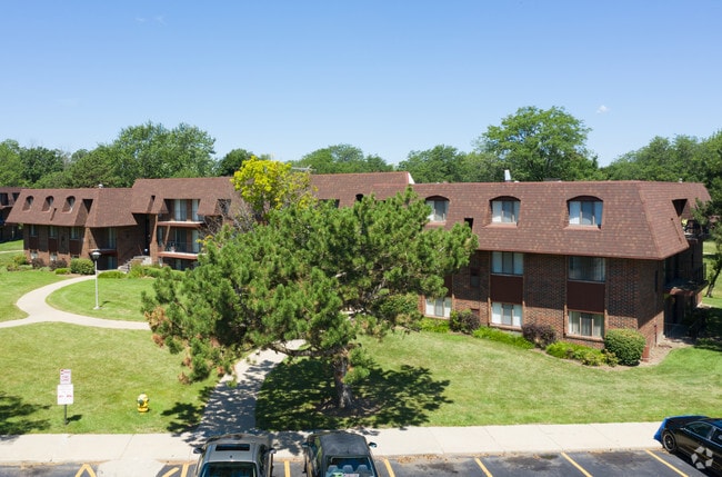 Fox Crest, Waukegan, IL 60085 - photo 3