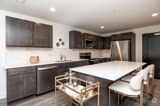 317 E 6th St, Des Moines, IA 50309