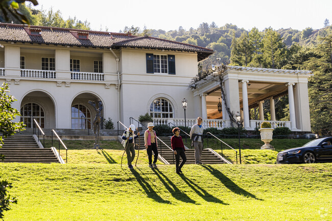 The Villa Montalvo Arts Center hosts private events in the Glen Una neighborhood.