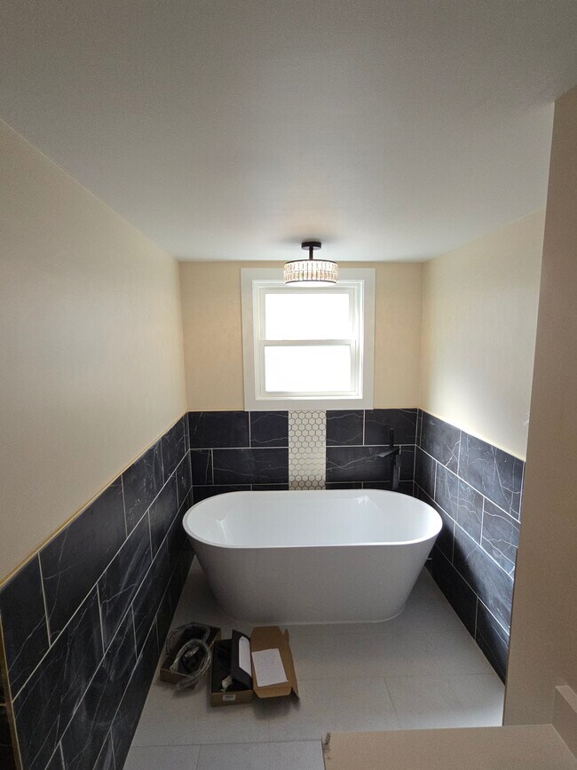 670 Killingly St unit 1 Bedroom, Johnston, RI 02919 - photo 2