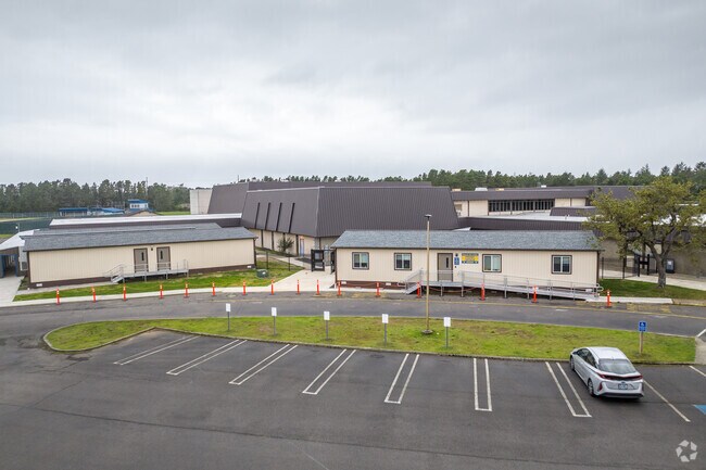 Siuslaw High School serves students in Florence, Oregon.