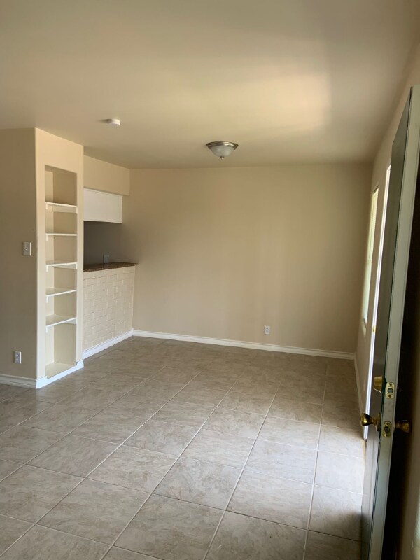 5909 Santa Maria Ave unit 20B, Laredo, TX 78041 - photo 2