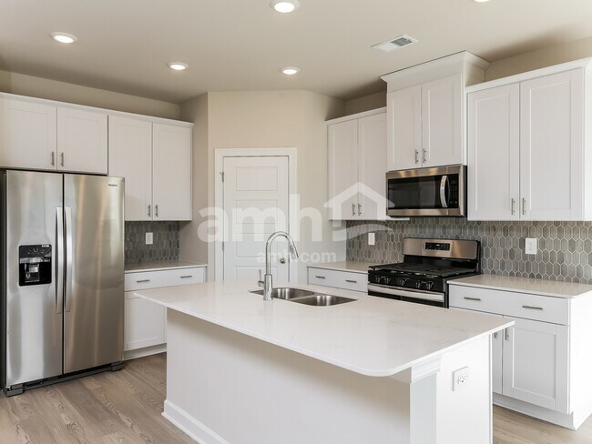 802 Treeline Rd, Moore, SC 29369 - photo 4