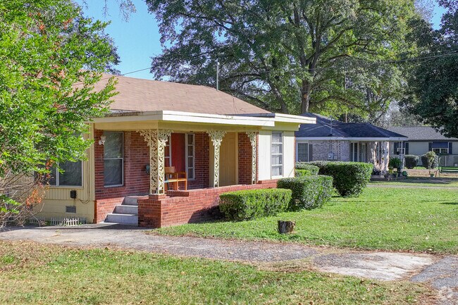 Rows of mature homes in well-established neighborhoods are found throughout East Augusta.