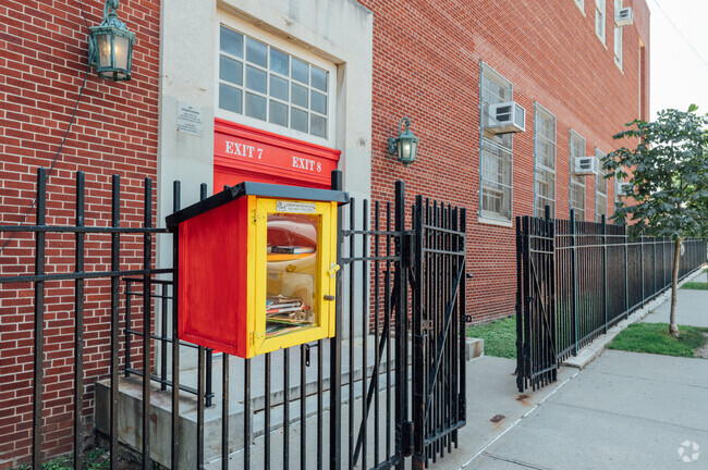 PS 19 is easily accessible via the S44 MTA bus route.