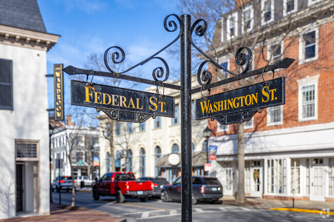 Shop, dine, enjoy, and explore all that this historic Eastern Shore town has to offer at downtown Easton, MD.