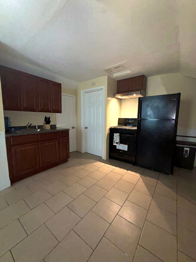 117 Lloyd St unit 3, New Haven, CT 06513 - photo 7