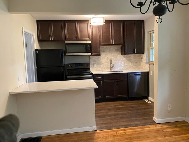 Kitchen/Breakfast Bar